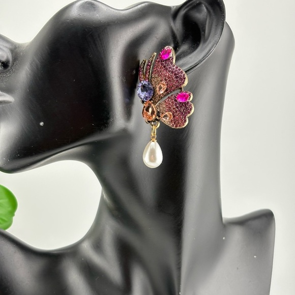 ๐ฆ Pink Butterfly Crystal Earrings with Pearl Drop โจ - Picture 4 of 7